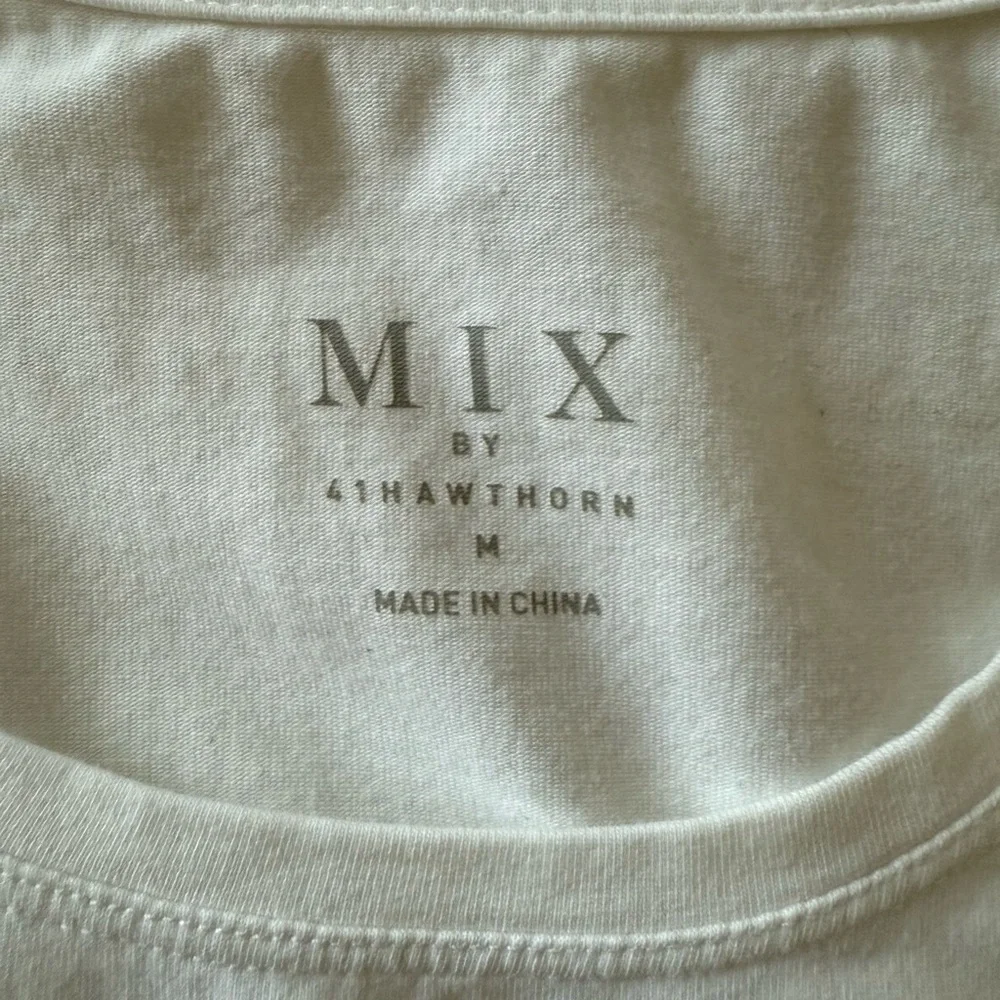 Mix by 41 Hawthorn White Long Sleeve Scoop Neck Tee | Size M - Picture 3 of 3